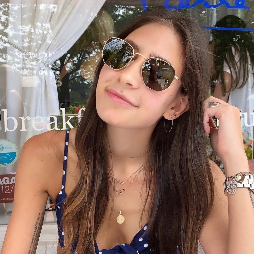 Meet your Posher, Phoebe